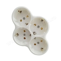 Triplu-stecher stea 4 prize din plastic ignifug cu contacte din cupru are IP20 250V Triplu-stecher stea 4 prize din plastic ignifug cu contacte din cupru are IP20 250V